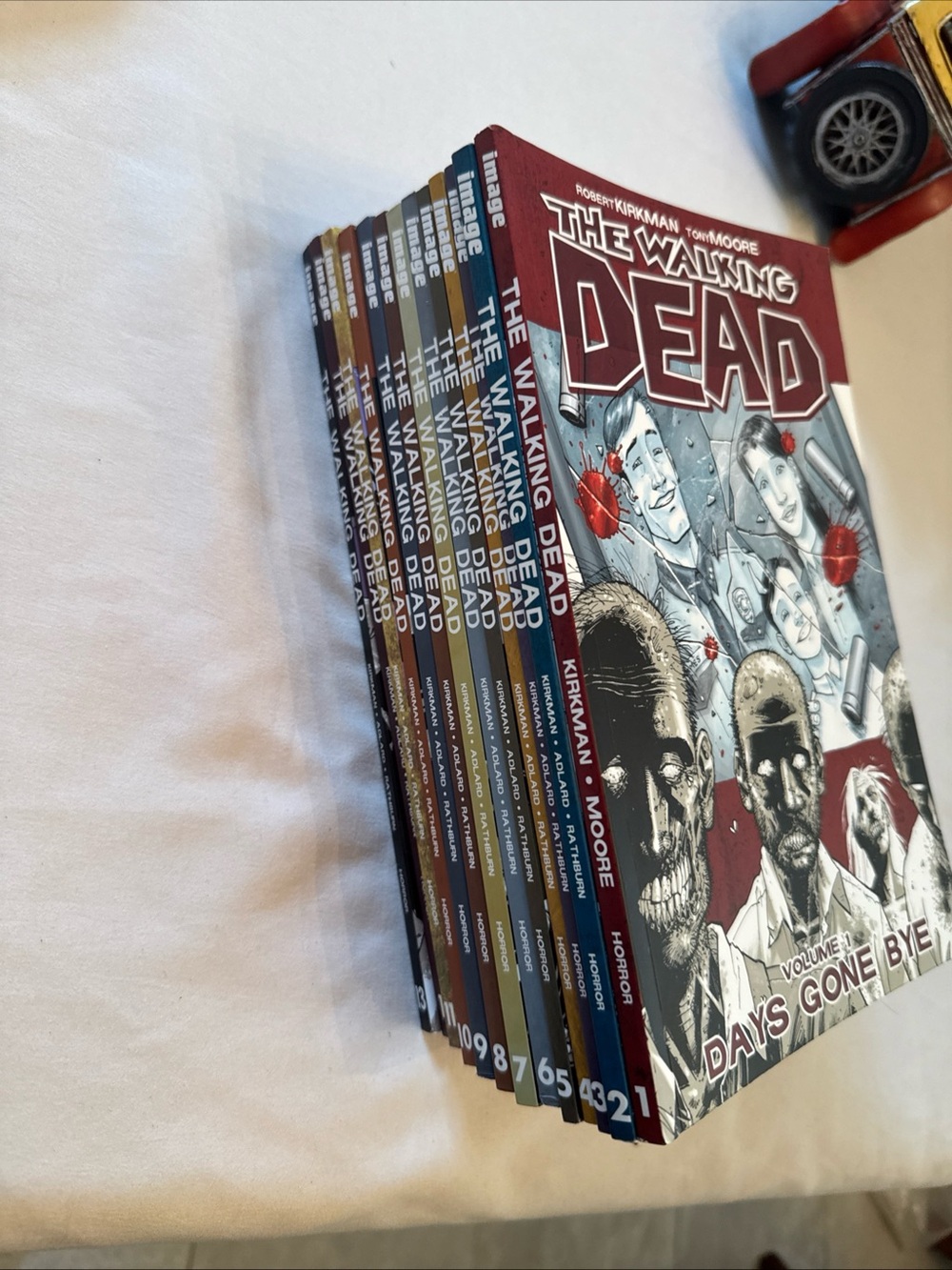 The Walking Dead Graphic Novel Collection Vol.1-11 - Red/Black Cover